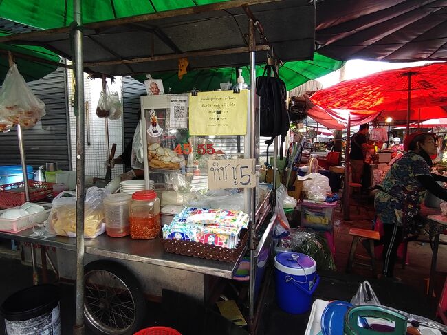 こちらのお店で朝食を食べます。