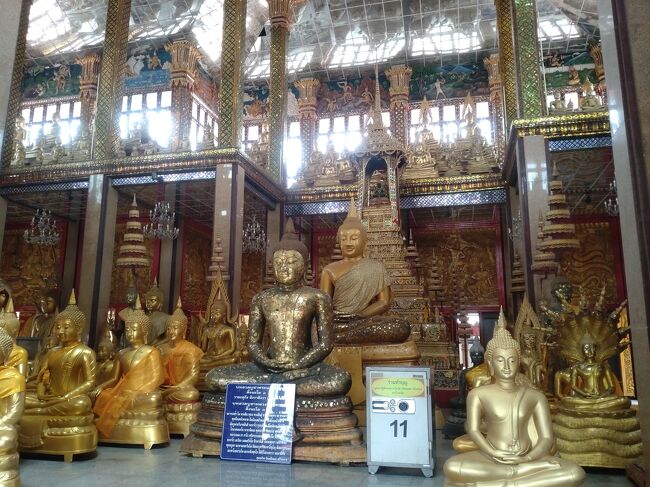 黄金色の仏像がたくさんありました。<br />観光客もいなく、ゆっくり見る事ができました。<br />地下鉄イエローラインとBTSを乗り継いで、戦勝記念塔駅に戻ります。