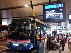 7月15日(土)
　おはようございます。まずはJR西日本の高速バス「阿波エクスプレス」で徳島に向かいます。大阪・神戸～徳島は明石海峡大橋が出来てから、高速バスが圧倒的シェアを占めています。このバスはJRバス高速バスターミナルから出ていて、なおかつWifiもしっかり入ります。