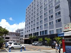 石垣島6日目 (土曜日)
ホテルを移動しました。
石垣港の直ぐ前、730交差点に面している
『ホテル グランビュー石垣 The First』  