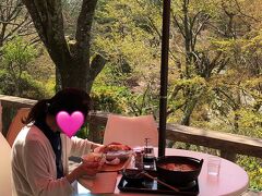 芝桜の前にランチ

本栖館に来てみました♪