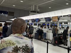 コロナ開けて久々の国際線。
ようやく海外いけてうれしい。
今回はフィリピン航空でバリ島へ。
フィリピン航空は機内でマスク着用が求められるそうです。
機内でも持っていない人ようにマスク配布ありました。
ただ実際に機内ではつける人はあまりいなかった。