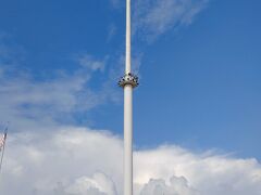 1957年にマレーシアの独立が宣言されたサッカーグランドの様な「ムルデカ広場」です。
国旗の掲揚塔（100m）は世界一の高さの様で、巨大なマレーシア国旗がはためいていました。
周辺には、イギリス統治時代の行政の中心「スルタン アブドゥル サマド ビル (旧連邦事務局ビル)」や「クアラルンプール シティギャラリー」などがあります。