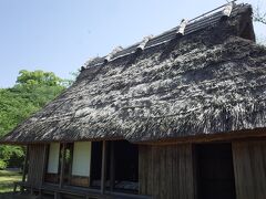岡豊山歴史公園には、高知県山間部の古民家が移設されています。中にも入れます。