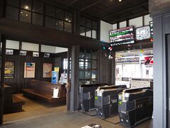 SLに合わせたデザインの下今市駅は駅舎がかっこいい。
前回はSLに乗りました。

「初詣はSLに乗って日光へ 1日目―SL乗車と氷瀑が美しい☆華厳の滝―」（2022年1月旅行記）
https://4travel.jp/travelogue/11734229