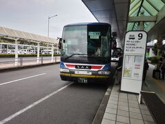 鹿児島空港10:30発のエアポートシャトルリムジンバスで川内駅へ向かいます。