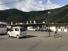 しなの鉄道戸倉駅下車。
本日の宿泊先の戸倉上山田温泉のホテルプラトンまで歩く。

戸倉上山田温泉の最寄り駅となる。温泉街の中心部までは、千曲川を渡り徒歩30分程。路線バスの運行もある。

