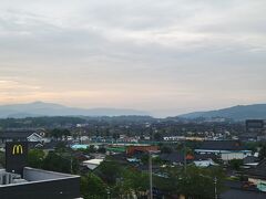 部屋からの眺め。
本日雨予報ですが、午前中は持ちそうです。
釜山空港行きの13：20のバスに間に合うように戻ってこなくては。