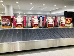 中部国際空港では『矢場とん』のぶーちゃんがお出迎え。

こっちにいる間に味噌カツ食べよう～♪