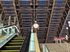 この後、JR大阪駅の時空の広場へ。

鉄ちゃんには堪らないビュースポットらしいです…