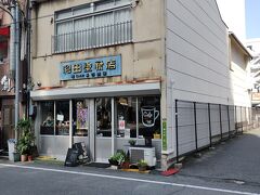 宿は素泊まりだったので
近くをググってこちらで朝食を～

昭和な建物の元塗装屋さんが
そのお店cafeWさん
