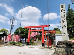 今日は国宝犬山城へ。

こちらの三光稲荷神社を抜けて行くと近いそうなので、お詣りしていきましょう。