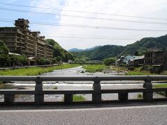 三朝橋を渡り再び河原湯の近くへ　これでぐるっと一周してきました