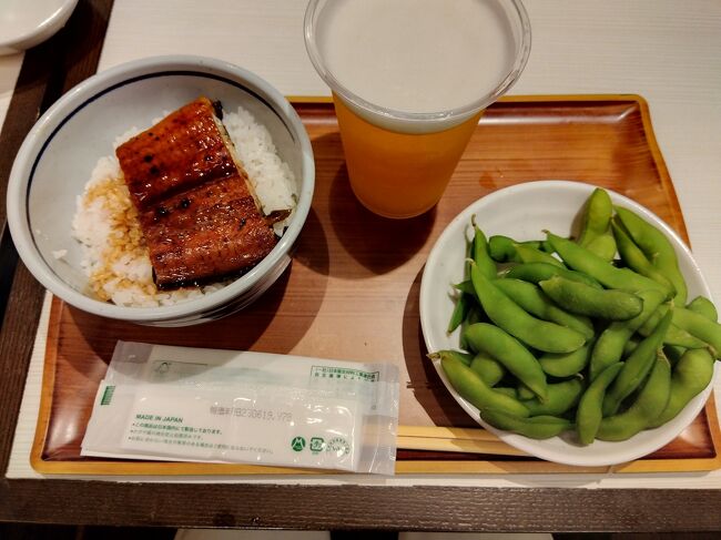 お約束の空膳で、軽い食事と乾杯?。