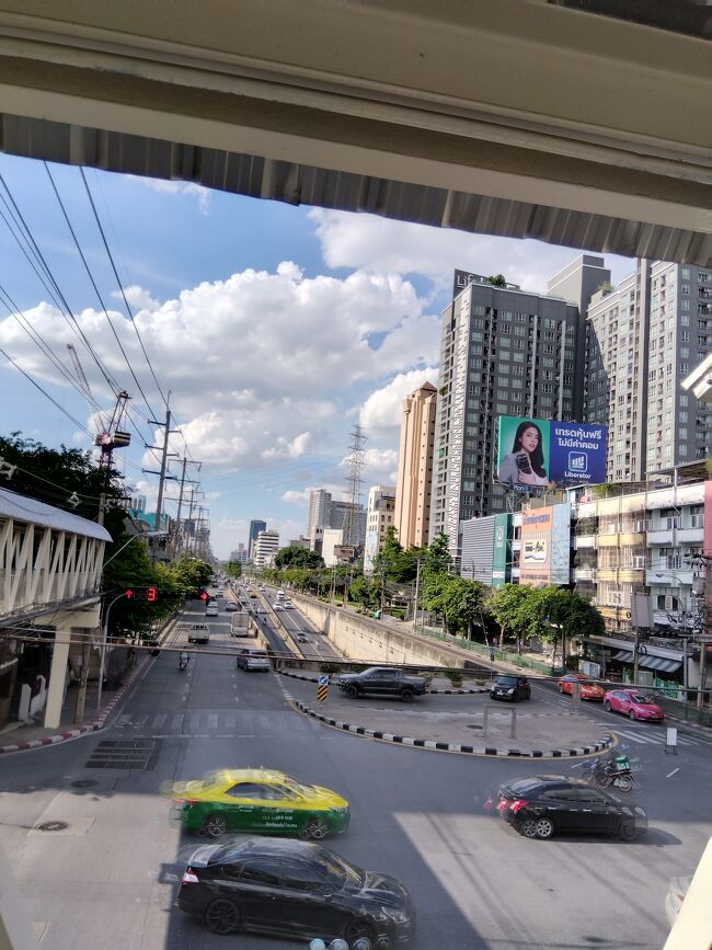 アパート周辺のスティサーンはこんな感じ。ローカルエリアです。