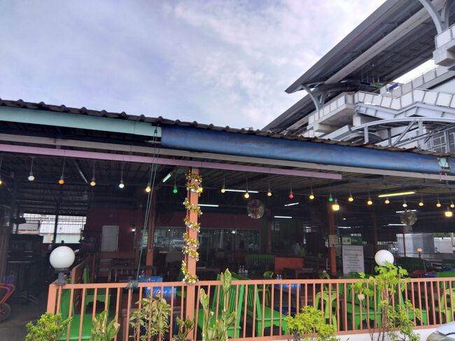 タイ人のお友達に連れて行ってもらったイサーン料理屋さん。