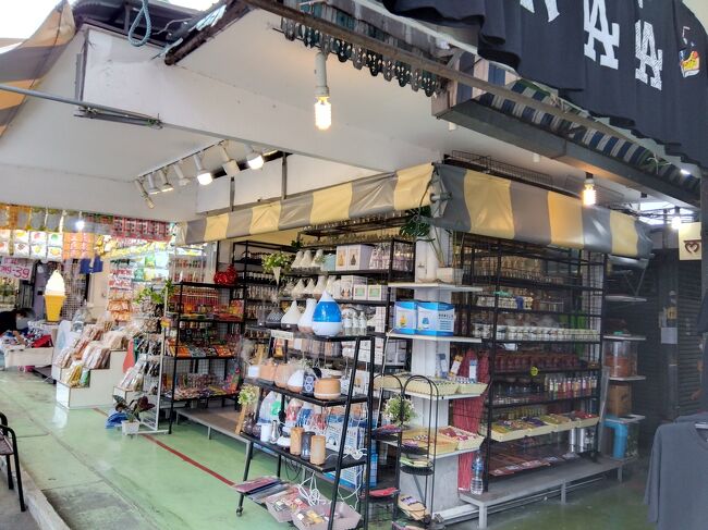 涼しい午前中のうちに周ろう。