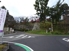 駅から徒歩１０分ぐらいで田丸城の入り口に到着