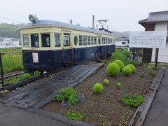 まず、駅に保存の「丸窓電車」に挨拶していきます。