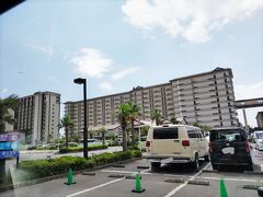 ようやく到着。
千葉県木更津市のホテル三日月です。
大きいですねー。

平日でしたが、渋滞やら道を間違えたりやらで、埼玉県の自宅を出てからかれこれ4時間くらいかかりました＾＾；
最短1時間半くらいで着く程度の距離なのですが＾＾；