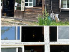 長蔵小屋に可愛いクマのぬいぐるみ

小屋前で湧水を汲んで