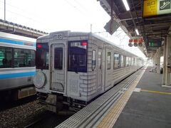 東北レストラン鉄道『TOHOKU EMOTION』
運行開始　2013年10月
運行区間　往路：八戸駅→久慈駅
　　　　　復路：久慈駅→八戸駅　一日一往復

青森県の八戸線を走る 東北レストラン鉄道『TOHOKU EMOTION』は、八戸駅（青森県八戸市）と久慈駅（岩手県久慈市）間、走行距離64.9ｋｍ、約２時間で結びます。
八戸→久慈はランチ、久慈→八戸はデザートです。

ずっと乗ってみたかった『TOHOKU EMOTION』♪
デビュー10年目にしてやっと乗ることが出来ました。

『TOHOKU EMOTION』は、２人以上でないと乗ることが出来ないので、オットさんが “おときゅうパス” デビューしてくれるとなった時、真っ先にコレに乗らなくちゃ (*^^)v となりました。



