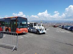 ローカルバスとプチトランがありますが、2ユーロのバスに乗車（1時間以内なら乗り換え可です）