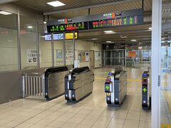 １時間にほぼ1本しかないねぶたん号に乗って新青森駅に戻り、JR在来線で弘前まで移動します。

