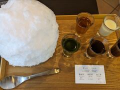 来ました！かき氷です。

静岡茶氷三昧（1000円）を注文しました。


