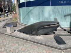 鯨と海と人形町の碑