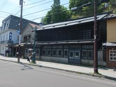 天狗山の観光を終えて、再び車をコインパーキングに預けて堺町通りを散策します