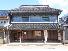 山町筋を土蔵造りのまち資料館（旧室崎家住宅）まで。次は金屋町筋。午後2時30分。