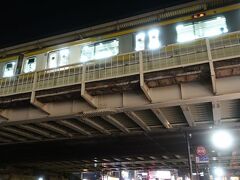 　亀戸は、総武線の各駅停車が止まる駅。駅ビルもあり、各方面への都バスが接続し、東武も乗り入れる立派な駅なのに、快速が止まらない。九州人は戸惑います。