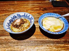 台南へきたのでとりあえず担仔麺を食べに度小月へ。
担仔麺と豆花をオーダー。
絶品じゃないけど美味しいので、台南へ来たら是非食べてね。