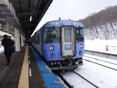 ここからは12:35発の特急「大雪4号」に乗車します。石北線の特急は2023年3月改正まで183系で運転されていました。