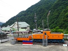 黒部トロッコ電車　宇奈月駅
この駅から黒部ダムまでの道のりは、まさに電源開発100年の道のりだという
