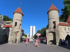 リガやタリンも捨てがたいなぁ…、妄想レベルの話です。
18:00、再集合。 ヴィル門からすぐそこの「オリジナル ソコス ホテル ヴィル」へ。


