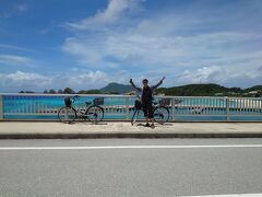 事前に予約していたレンタサイクル屋さんでママチャリを借り、阿嘉島→慶留間島→外島を走行。
