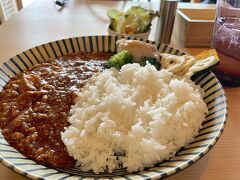 この日のランチ＠カフェコンヤ
いわゆる古民家カフェ
何周年記念とかでメニューはカレー数種類のみ
サラダが小さくて悲しい

ようやく気づきました！！
カフェコンヤさんがどうということではなく、古民家カフェのカレーライスとか、ランチプレート（ご飯がお椀型でのったやつ）とか、そもそも古民家カフェは、わたしにはしっくり来ないと。
なぜだろう？