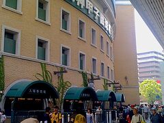 ちょっと早めに到着し、甲子園球場をぐるりと一周。

今回はグリーンシート上段[https://m.hanshintigers.jp/ticket/event/green.html]でタイガース 対 ホークスの交流戦を観戦。
結果は0-2でホークス勝利[https://npb.jp/bis/2011/games/s2011060400700.html]。見応えのある投手戦で、最後にホークスが打ちました。ほぼタイガースファンの中、ホークスファンとしては溜飲を下げたのでした。
