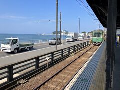 海目の前
鎌倉高校前
今やアジア系で
超人気駅
一本あとに降りよ
ホームからが気持ちいい