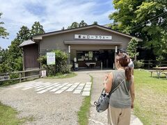 ケーブルカーを下りると次はロープウェイに乗り換えです。。