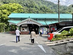 ケーブルカーを下りたらバスではなくて・・
八瀬比叡山口駅から叡電で出町柳駅へ向かいます！！

この時間にバスに乗ったら、大原から戻る方達や市内の渋滞が心配なので電車が一番ですね～☆