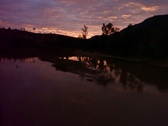 5:40<br />空が明るくなって来ました。