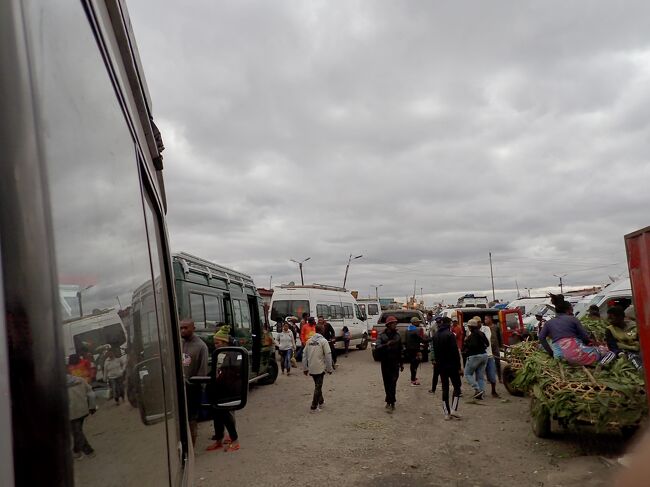 出発から28時間後、<br />ファサン・カラナ、タクシーブルース場に到着です。