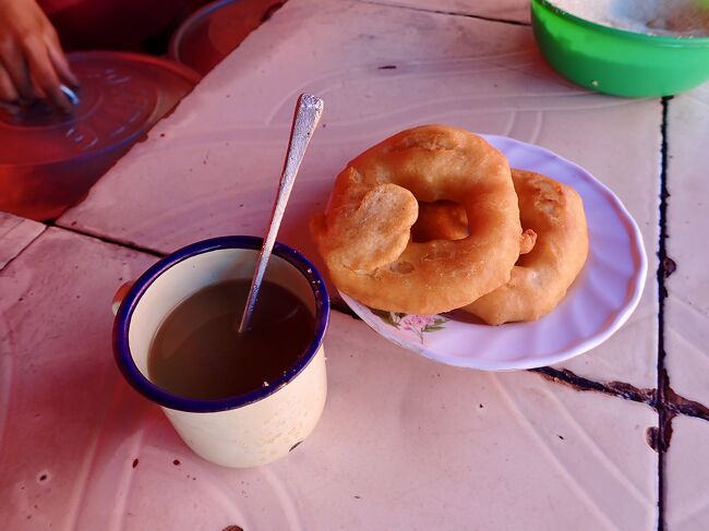 コーヒーとドーナッツでAr.1k(33円)。