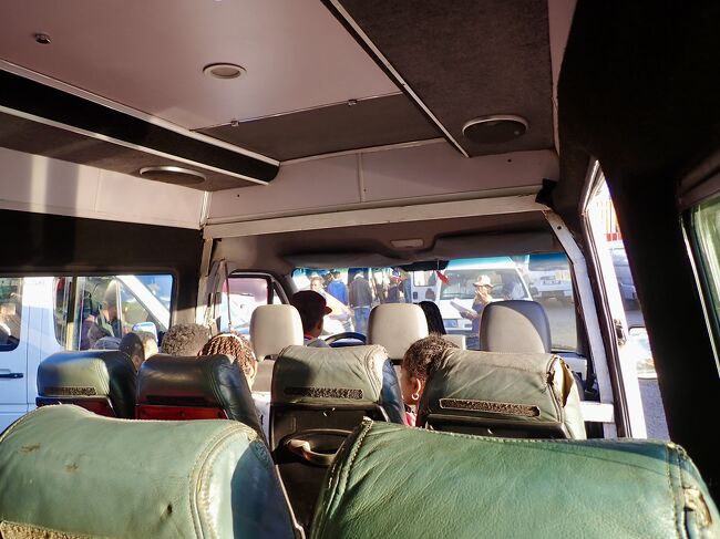 16:42<br />バスに乗り込むと、出発します。<br />今回の旅もキツそうです。