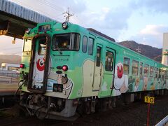 そして、駅の方に戻ってきたら、何と電車が停まっていました！
早速撮影。これは、目玉おやじ列車でした。