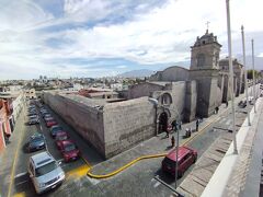 サンタ カタリナ修道院を隣の建物から俯瞰。