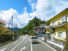 ■星のくにバス停付近
右側には「道の駅 吉野路大塔」あります。海抜647.8m、先ほど通過した大塔橋（旅館・昭和館）との高低差は約210mです。

・道の駅 吉野路大塔
　https://gojo-ltc.com/biz_item/michinoeki/